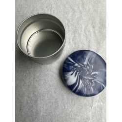 Dose mit Deckel in Marine und Silbermetallic