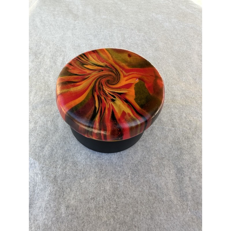 Dose mit Deckel in Orange, Rot, Goldmetallic und Schwarz