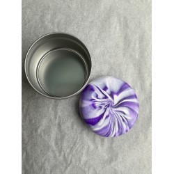 Dose mit Deckel in Violett und Weiss