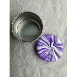 Dose mit Deckel in Violett und Weiss