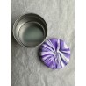 Dose mit Deckel in Violett und Weiss