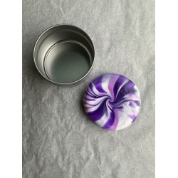 Dose mit Deckel in Violett, Weiss, Lavendel und Rosametallic