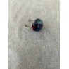 Runder Fingerring in Marine, Silbermetallic, Smaragd und Karmin