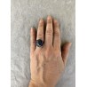 Runder Fingerring in Marine, Silbermetallic, Smaragd und Karmin